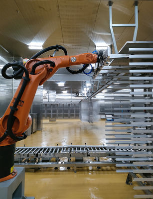 Phòng pin robot công nghiệp được gắn trên sàn với chiều dài 2033mm và trọng lượng khoảng 665kg